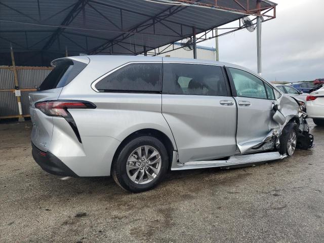 5TDKRKEC9PS173262 - 2023 TOYOTA SIENNA LE SILVER photo 3