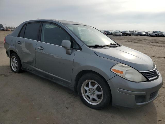 3N1BC11E67L408731 - 2007 NISSAN VERSA S GRAY photo 4