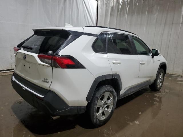 2T3MWRFV1KW017668 - 2019 TOYOTA RAV4 LE WHITE photo 3