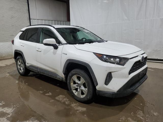 2T3MWRFV1KW017668 - 2019 TOYOTA RAV4 LE WHITE photo 4