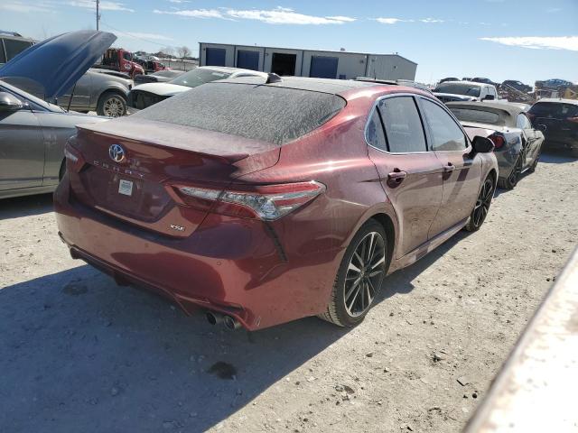 4T1BZ1HK3JU501366 - 2018 TOYOTA CAMRY XSE RED photo 3