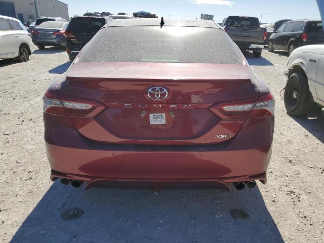 4T1BZ1HK3JU501366 - 2018 TOYOTA CAMRY XSE RED photo 6