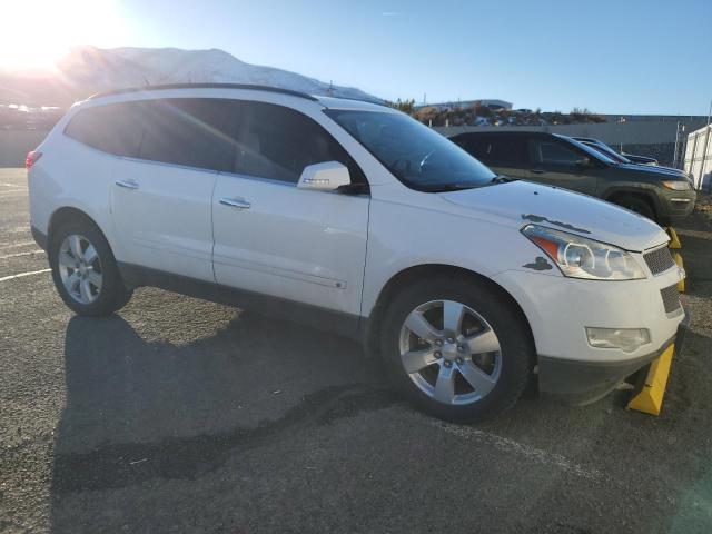 1GNEV33D39S109939 - 2009 CHEVROLET TRAVERSE LTZ WHITE photo 4