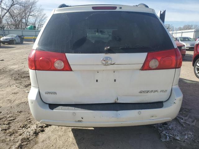 5TDZK22C29S267588 - 2009 TOYOTA SIENNA XLE WHITE photo 6