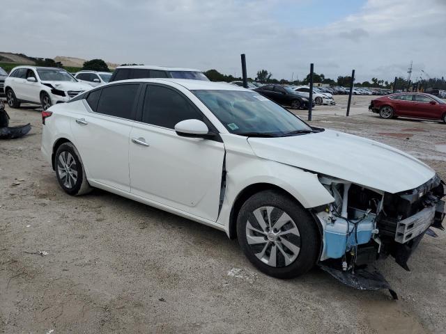 1N4BL4BV8NN301874 - 2022 NISSAN ALTIMA S WHITE photo 4