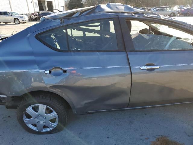 3N1CN7AP7GL807263 - 2016 NISSAN VERSA S GRAY photo 10