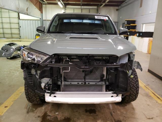 JTEPU5JR9N6076331 - 2022 TOYOTA 4RUNNER SR5/SR5 PREMIUM 灰色 照片 5