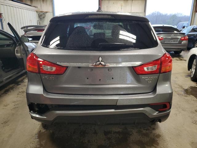 JA4AP3AW4JU000317 - 2018 MITSUBISHI OUTLANDER ES ნაცრისფერი ფოტო 6