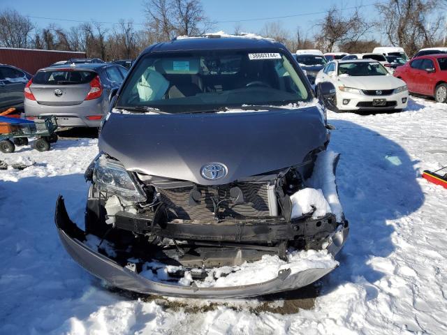 5TDDZ3DC0HS176455 - 2017 TOYOTA SIENNA XLE GRAY photo 5