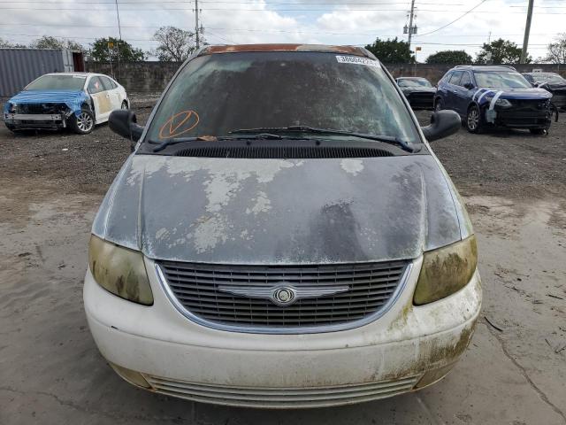 2C4GP54L12R675165 - 2002 CHRYSLER TOWN & COU LXI WHITE photo 5