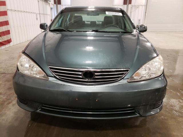 4T1BE30K05U395242 - 2005 TOYOTA CAMRY LE GREEN photo 5