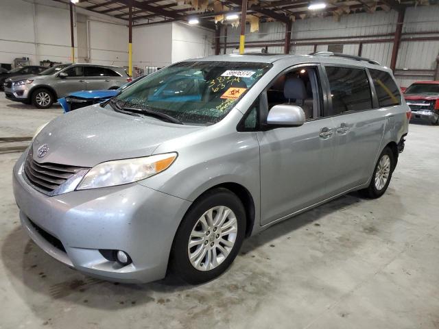 5TDYK3DC2FS598133 - 2015 TOYOTA SIENNA XLE SILVER photo 1