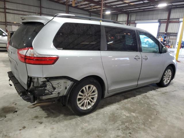 5TDYK3DC2FS598133 - 2015 TOYOTA SIENNA XLE SILVER photo 3