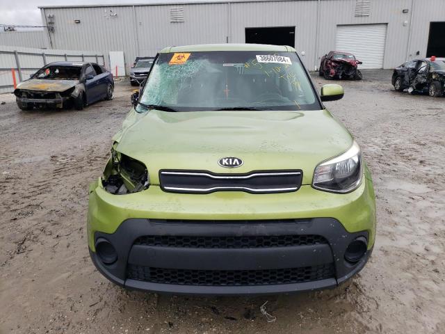 KNDJN2A29J7889584 - 2018 KIA SOUL GREEN photo 5