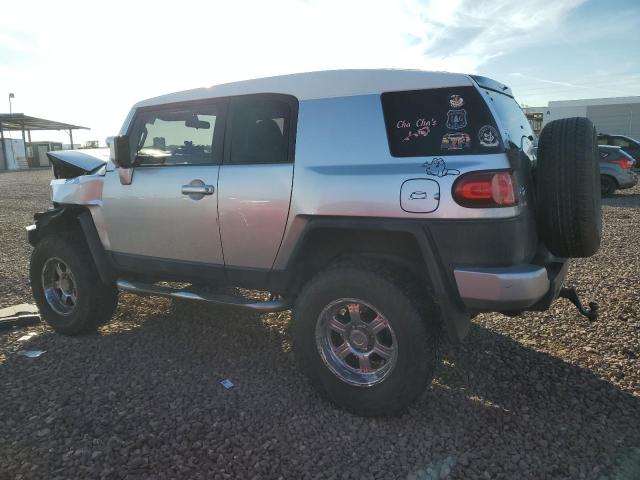 JTEBU11F470087591 - 2007 TOYOTA FJ CRUISER SILVER photo 2