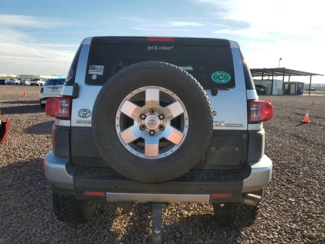 JTEBU11F470087591 - 2007 TOYOTA FJ CRUISER SILVER photo 6