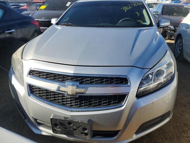 1G11D5SR1DF183342 - 2013 CHEVROLET MALIBU 1LT ვერცხლისფერი ფოტო 5