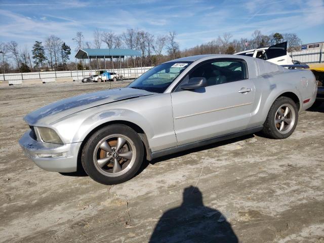 1ZVFT80N455191098 - 2005 FORD MUSTANG SILVER photo 1