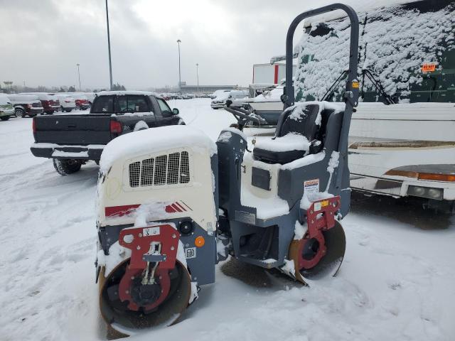 10000381KJC007941 - 2018 DYNA ROLLER WHITE photo 2