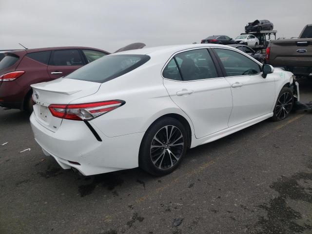 4T1B11HK1JU610125 - 2018 TOYOTA CAMRY L WHITE photo 3