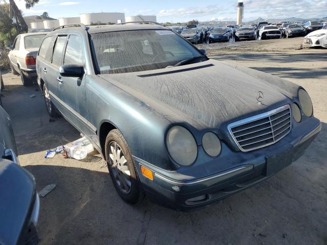 WDBJH65JX1B353318 - 2001 MERCEDES-BENZ E 320 BLUE photo 4