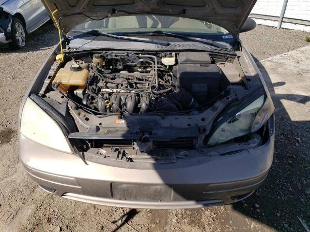 1FAFP34N85W249945 - 2005 FORD FOCUS ZX4 GOLD photo 11