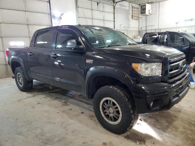 5TFDW5F14DX321372 - 2013 TOYOTA TUNDRA CREWMAX SR5 BLACK photo 4