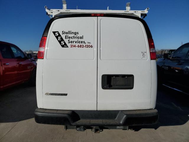 1GCWGAFG6L1116303 - 2020 CHEVROLET EXPRESS G2 WHITE photo 6