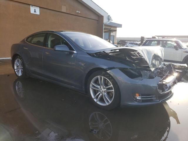 5YJSA1DG2DFP03979 - 2013 TESLA MODEL S Մոխրագույն լուսանկար 4