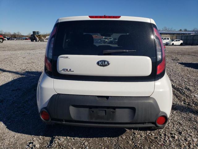 KNDJN2A28G7376156 - 2016 KIA SOUL WHITE photo 6