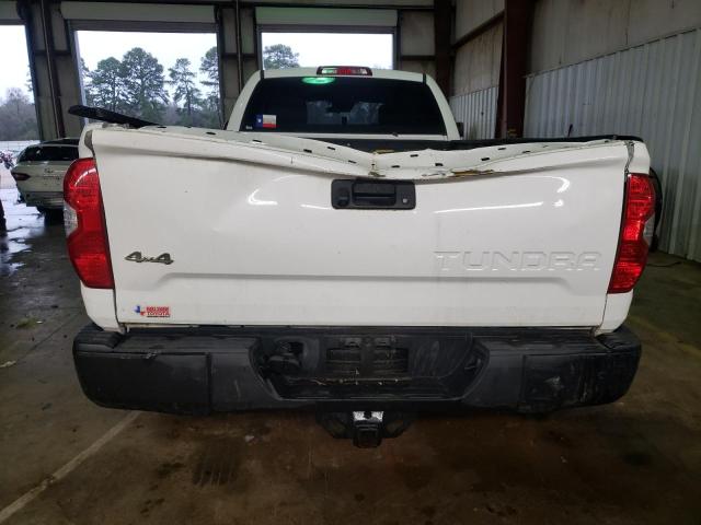 5TFCW5F19JX023942 - 2018 TOYOTA TUNDRA DOUBLE CAB SR/SR5 WHITE photo 6