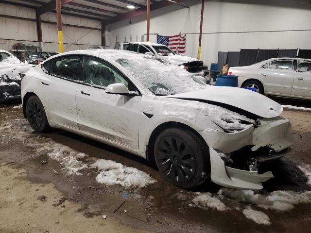 5YJ3E1EB9NF347687 - 2022 TESLA MODEL 3 WHITE photo 4