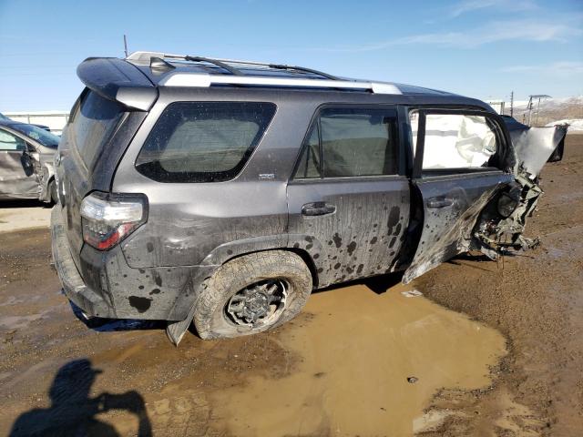 JTEBU5JR3J5510284 - 2018 TOYOTA 4RUNNER SR5/SR5 PREMIUM GRAY photo 3