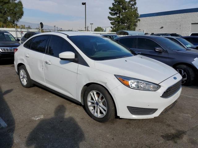 1FADP3F24JL250192 - 2018 FORD FOCUS SE WHITE photo 4