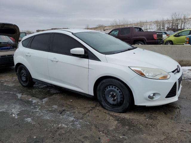 1FAHP3K27CL344125 - 2012 FORD FOCUS SE WHITE photo 4