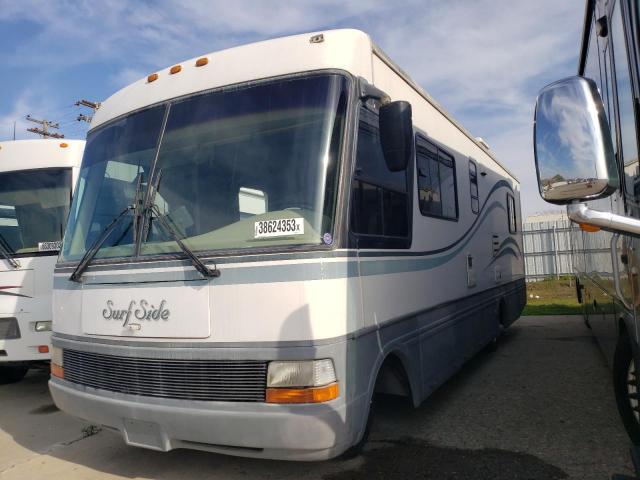 1GBLP37J6X3303144 - 1999 CHEVROLET MOTORHOME WHITE photo 2