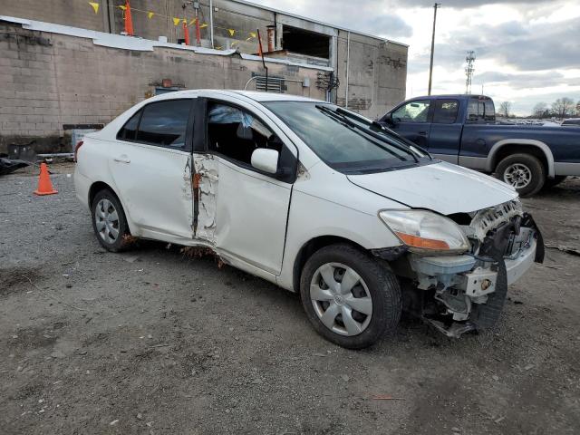 JTDBT903881195298 - 2008 TOYOTA YARIS WHITE photo 4