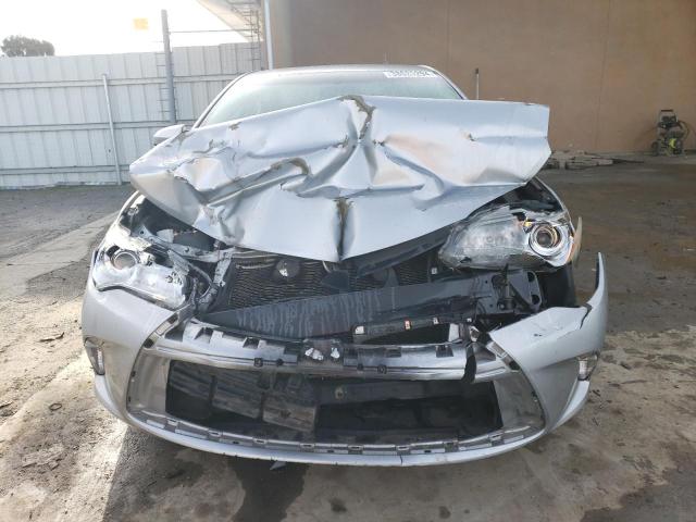 4T4BF1FK1GR573564 - 2016 TOYOTA CAMRY LE SILVER photo 5