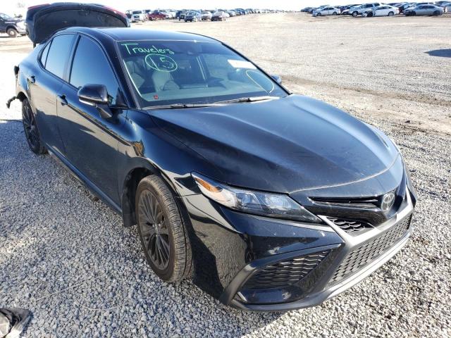 4T1G11AKXNU024139 - 2022 TOYOTA CAMRY SE BLACK photo 4