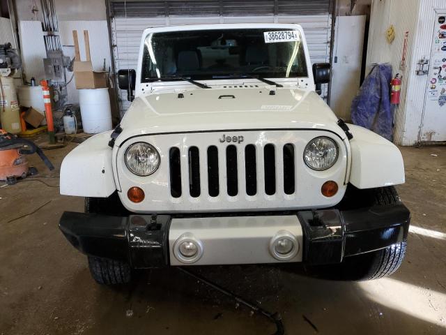 1C4BJWEG3DL698509 - 2013 JEEP WRANGLER U SAHARA WHITE photo 5