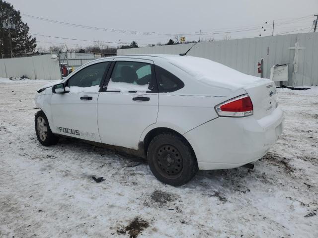 1FAHP34NX8W110185 - 2008 FORD FOCUS S/SE WHITE photo 2