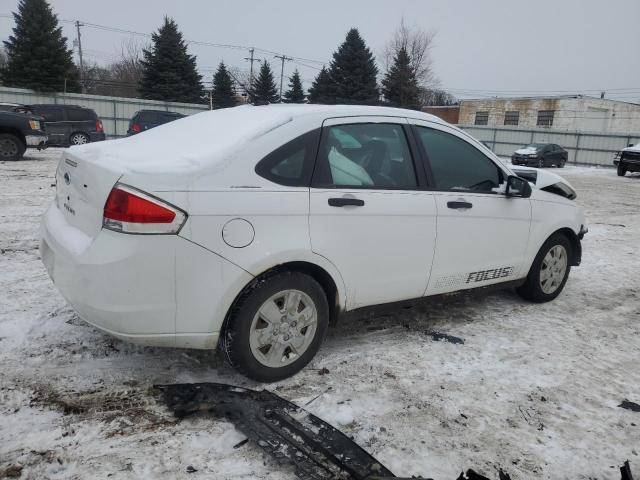 1FAHP34NX8W110185 - 2008 FORD FOCUS S/SE WHITE photo 3