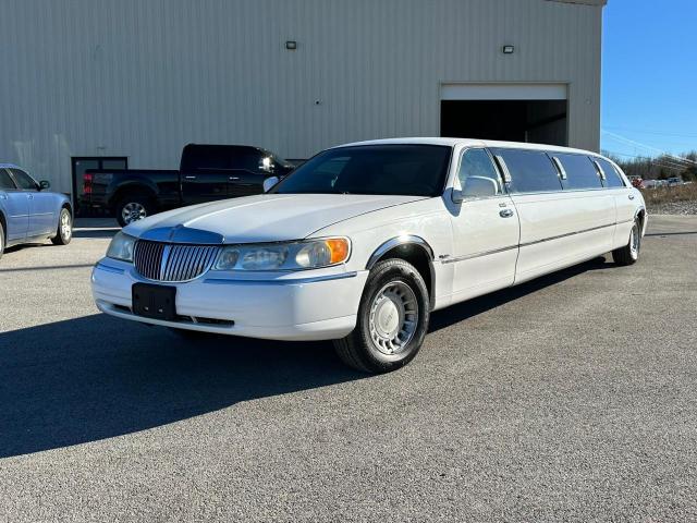 1L1FM81W31Y625332 - 2001 LINCOLN TOWN CAR EXECUTIVE WHITE photo 2