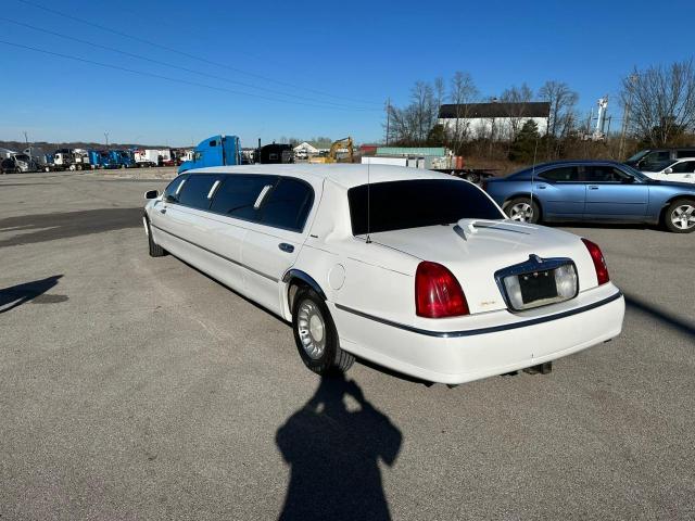 1L1FM81W31Y625332 - 2001 LINCOLN TOWN CAR EXECUTIVE WHITE photo 3