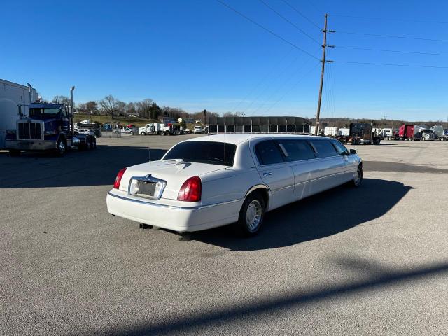 1L1FM81W31Y625332 - 2001 LINCOLN TOWN CAR EXECUTIVE WHITE photo 4