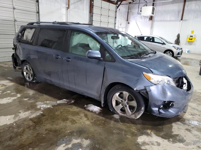 5TDKK3DC5GS726985 - 2016 TOYOTA SIENNA LE BLUE photo 4