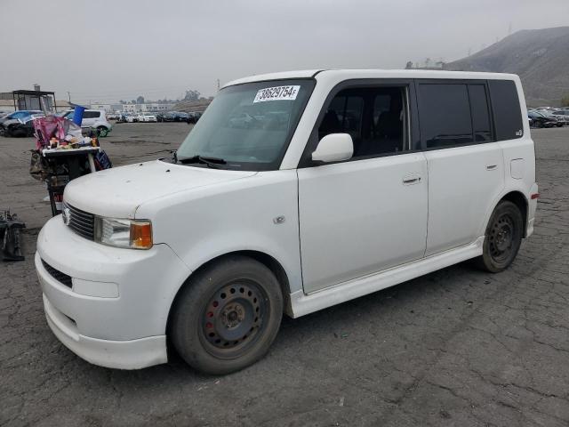 JTLKT324150208871 - 2005 TOYOTA SCION XB WHITE photo 1