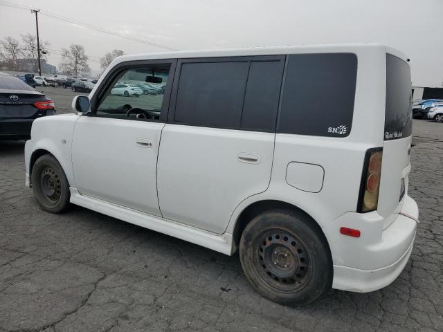 JTLKT324150208871 - 2005 TOYOTA SCION XB WHITE photo 2