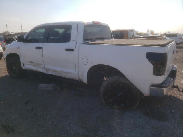 5TFEY5F11BX102879 - 2011 TOYOTA TUNDRA CREWMAX SR5 WHITE photo 2