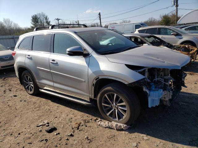 5TDJZRFHXJS537243 - 2018 TOYOTA HIGHLANDER SE SILVER photo 4